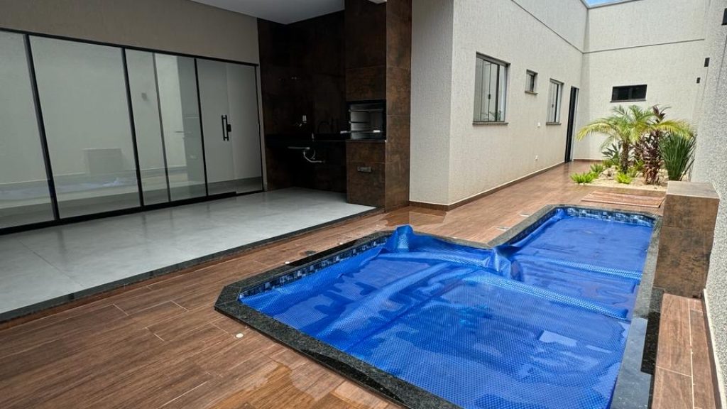 d676b227-aed3-44e3-a8ba-13cb81d2a07f